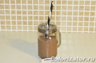 Протеиновый коктейль с бананом и дыней