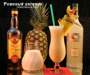 Ингредиенты для Пина Колады - кокосовые сливки, сироп, ром и ананасовый сок