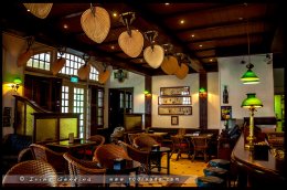 Лонг Бар, Long bar, Отель Раффлз, Raffles Hotel, Сингапур, Singapore Лонг Бар, Long bar, Отель Раффлз, Raffles Hotel, Сингапур, Singapore