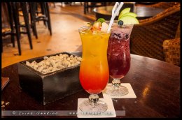 Лонг Бар, Long bar, Отель Раффлз, Raffles Hotel, Сингапур, Singapore